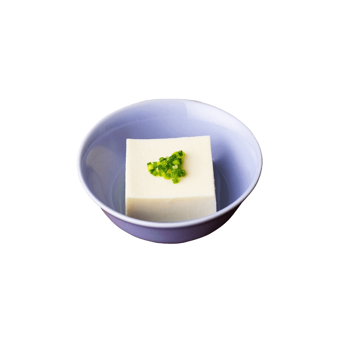 波佐見焼の小付(紅掛空色)に豆腐を載せて