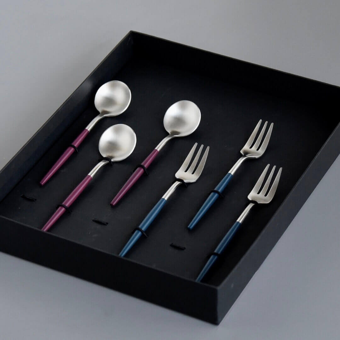 カトラリーSサイズセット(スプーン:ガーネットレッド色3本、フォーク:ブルーサファイヤ色3本)