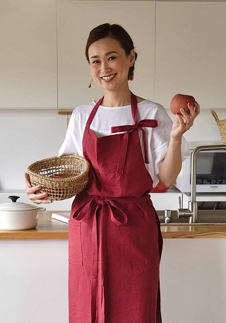 国産リネンのエプロン(ルビーレッドBタイプ) – The DRESS Shop 国産リネンのエプロン(ルビーレッドBタイプ) – The DRESS Shop