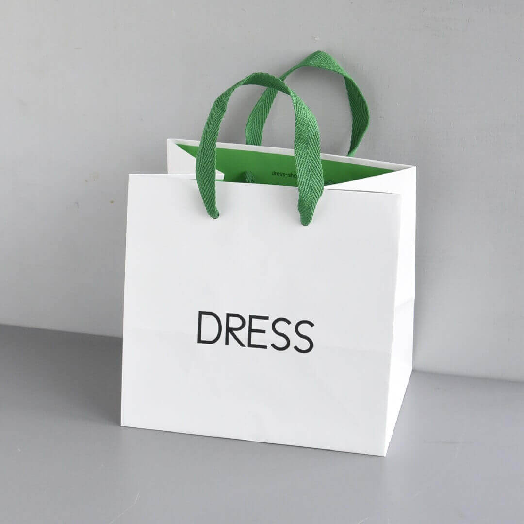 DRESSロゴ入り紙袋(小)