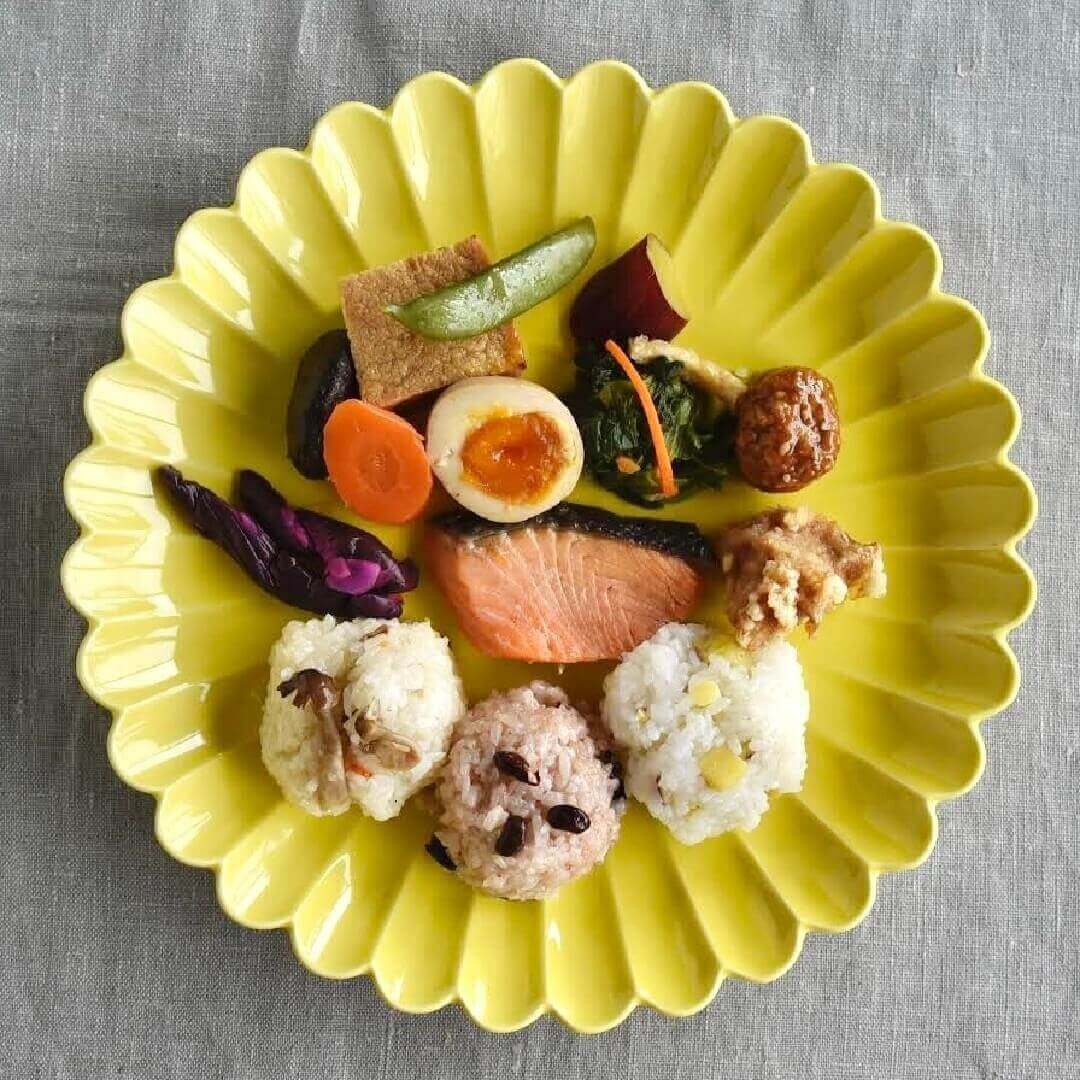 DRESS 波佐見焼 菊型ワンプレート皿 2枚組み　黄蘗色